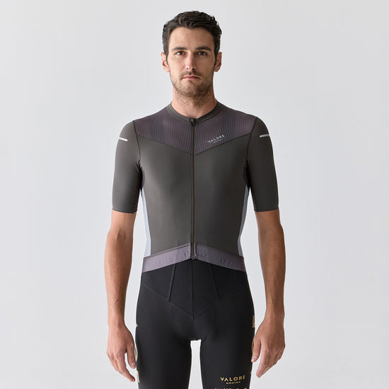 grey cycling jersey