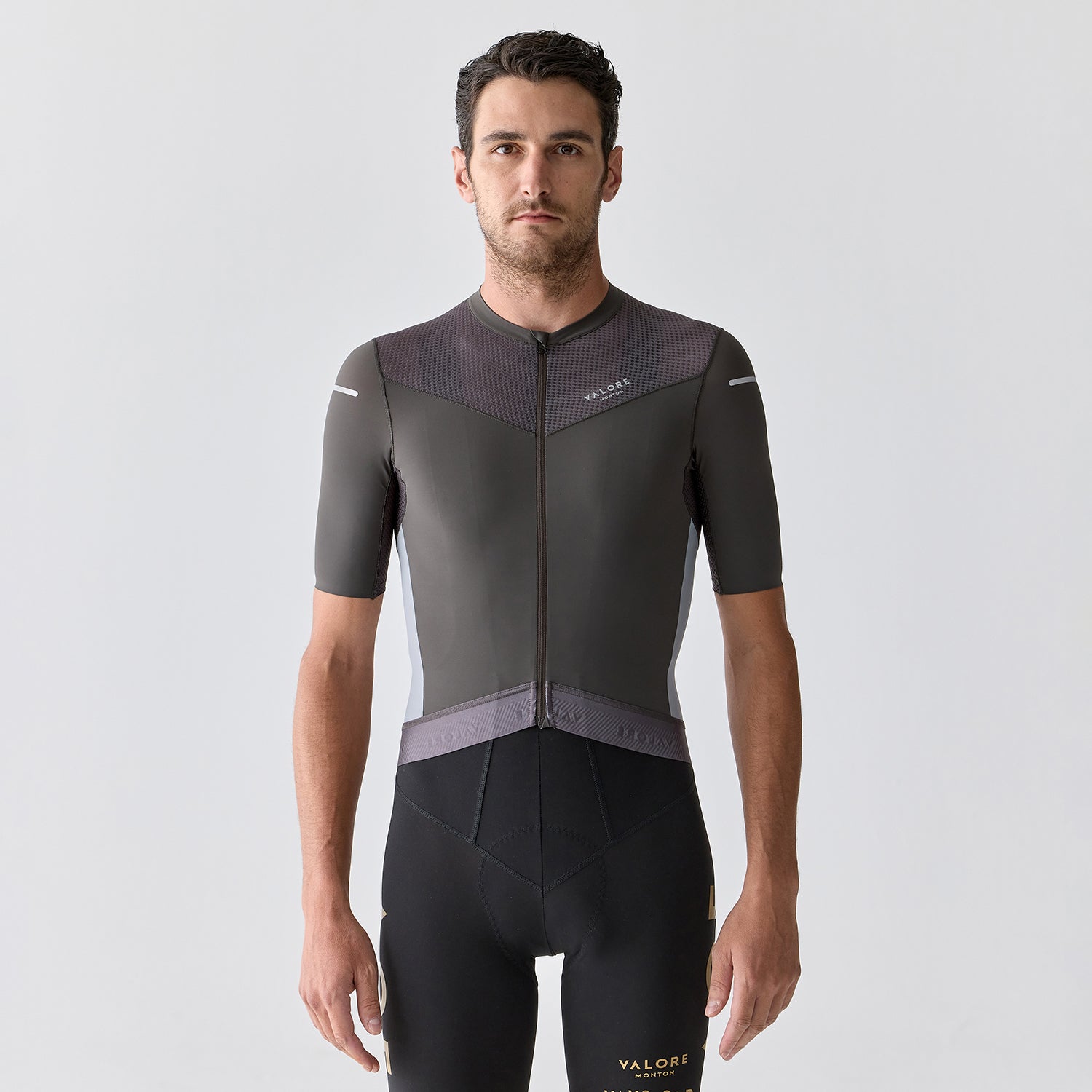 grey cycling jersey