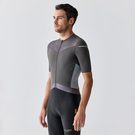 grey cycling jersey