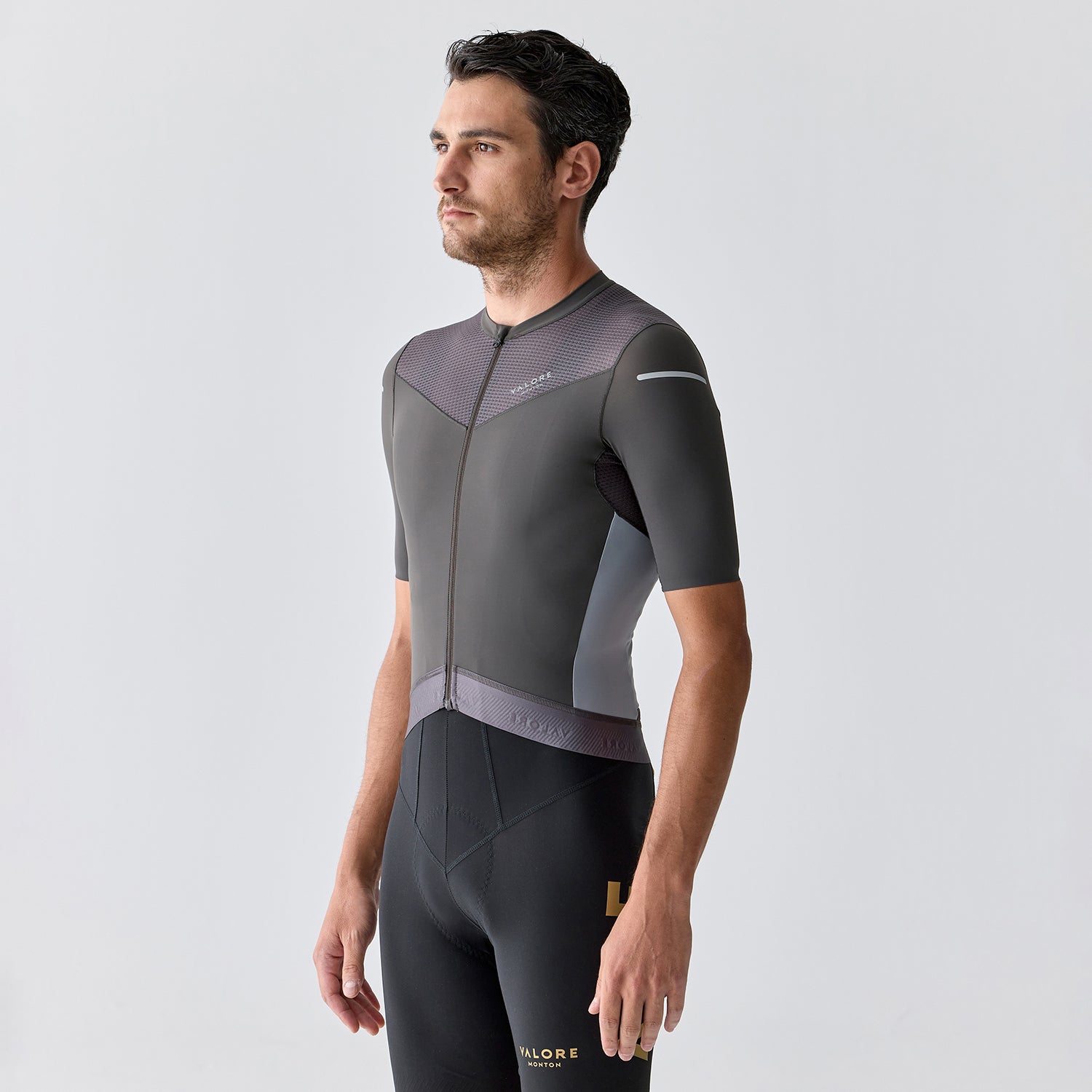 grey cycling jersey