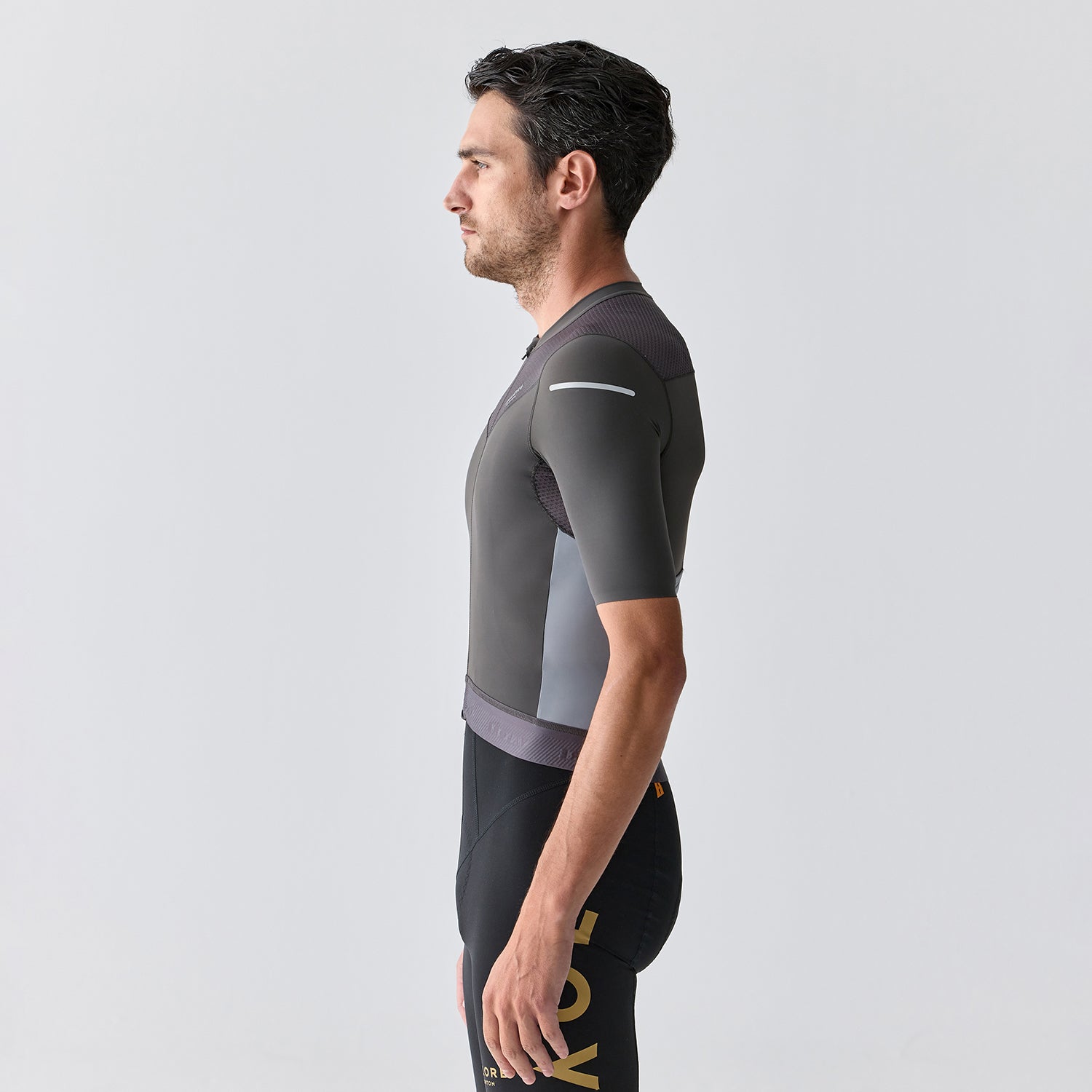 grey cycling jersey