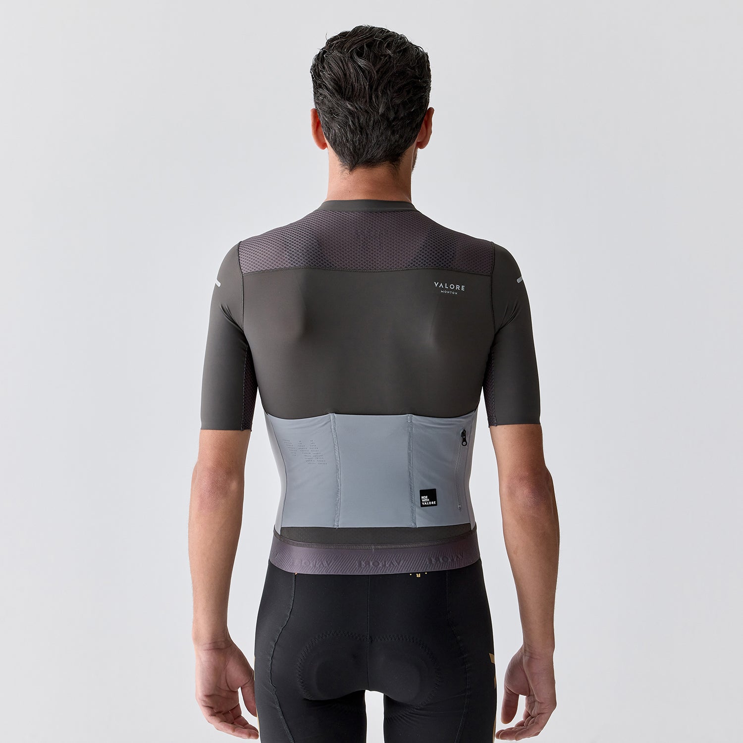 grey cycling jersey